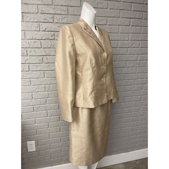Le Suit Petite Women Champagne Beaded Embroidered 2 Piece Skirt Suit Size 10P - Picture 9 of 13